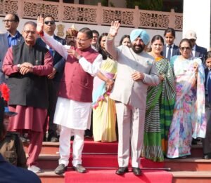 वसंतोत्सव की विभिन्न प्रतियोगिताओं में विजेताओं को राज्यपाल और मुख्यमंत्री ने किया पुरस्कृत।