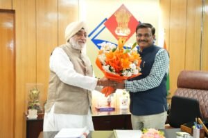 आज सचिवालय में श्री हेमकुंड साहिब मैनेजमेंट ट्रस्ट के अध्यक्ष श्री नरेंद्र जीत सिंह बिंद्रा ने मुख्य सचिव श्री आनंद बर्धन से शिष्टाचार मुलाकात की।