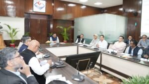 मुख्यमंत्री घोषणाओं के कार्यों को शीघ्र पूर्ण करें, लंबित परियोजनाओं पर 15 दिन में निर्णय लें : मुख्य सचिव