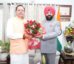 मुख्यमंत्री श्री पुष्कर सिंह धामी ने लोक भवन में राज्यपाल लेफ्टिनेंट जनरल गुरमीत सिंह (सेवानिवृत्त) से शिष्टाचार भेंट की।