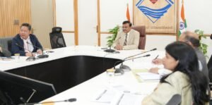 मुख्य सचिव श्री आनन्द बर्द्धन ने सोमवार को सचिवालय से सभी जिलाधिकारियों से वीडियो कॉन्फ्रेंसिंग के माध्यम से प्रदेश में एलपीजी गैस उपलब्धता की अद्यतन स्थिति की जानकारी ली।