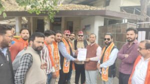 अश्ले हॉल चौक का नाम “स्वर्गीय दिवाकर भट्ट चौक” करने हेतु मांग रखी।