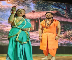 लेखक गाँव की सृजनधारा से सजी ‘स्वयंदीपा’।