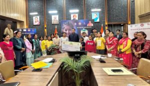 नवरात्र के पावन अवसर पर डीएम ने की देवियों की स्तुति; 10 बालिकाओं की शिक्षा पुनर्जीवित।