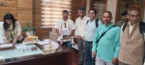 उत्तराखण्ड राज्य आंदोलनकारी मंच के शिष्टमण्डल ने जिलाधिकारी पौड़ी स्वाति भदौरिया से मुलाकात की।