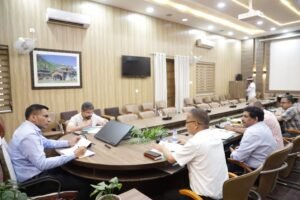 नगरीय क्षेत्रों में बढ़ती आपराधिक घटनाओं पर डीएम सख्त; होमस्टे, होटल एवं वेडिंग प्वाइंट्स पर सघन सत्यापन के निर्देश।