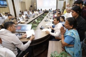 जिलाधिकारी सविन बसंल की अध्यक्षता में जनता दर्शन कार्यक्रम का आयोजन किया गया।