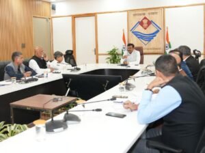 मुख्य सचिव श्री आनंद बर्द्धन की अध्यक्षता में सोमवार को सचिवालय में जिलाधिकारियों के साथ बैठक आयोजित हुई। बैठक में मुख्य सचिव ने जिलाधिकारियों के साथ विभिन्न मुद्दों पर चर्चा की एवं अद्यतन स्थिति की जानकारी ली।