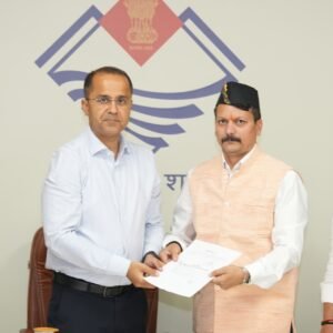 श्री ध्रुव रौतेला ने मंगलवार को सचिवालय में मीडिया सलाहकार समिति के उपाध्यक्ष का पदभार ग्रहण किया। इस दौरान उन्होंने सचिव सूचना श्री शैलेश बगौली से भी भेंट की।