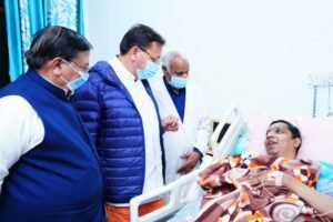 मुख्यमंत्री श्री पुष्कर सिंह धामी ने आज देहरादून स्थित एक निजी अस्पताल में पहुंचकर राज्यसभा सांसद श्री नरेश बंसल के सुपुत्र श्री सिद्धार्थ बंसल का कुशलक्षेम जाना ।