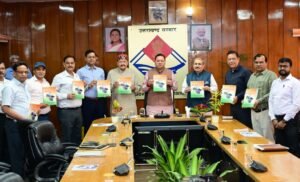 मुख्यमंत्री श्री पुष्कर सिंह धामी ने शुक्रवार को सचिवालय में लोक निर्माण विभाग द्वारा तैयार की गई आगामी 05 वर्षों ( 2026 – 2031 ) के कार्यों से संबंधित मास्टर प्लान पुस्तिका का विमोचन किया।