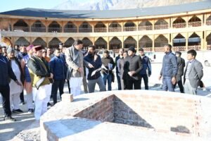 मुख्यमंत्री श्री पुष्कर सिंह धामी ने बद्रीनाथ धाम पहुंचकर ग्राउंड जीरो पर उतरते हुए मास्टर प्लान के अंतर्गत संचालित विभिन्न विकास कार्यों का व्यापक एवं गहन स्थलीय निरीक्षण किया।