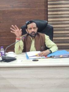 उपाध्यक्ष राज्य सफाई कर्मचारी आयोग श्री भगवत प्रसाद मकवाना ने बुधवार को आपदा निवारण एवं प्रबंधन केंद्र (डीएमएमसी) सभागार, सचिवालय में स्वच्छता कर्मचारियों की समस्याओं पर चर्चा कर आवश्यक दिशा-निर्देश दिये।