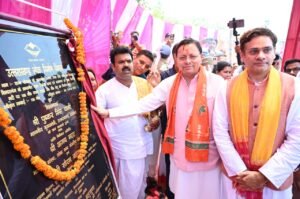मुख्यमंत्री श्री पुष्कर सिंह धामी ने रविवार को सितारगंज के शक्तिफार्म को सिडकुल क्षेत्र से जोड़ने हेतु सिसौना नदी पर लगभग 11 करोड़ 41 लाख रुपये की लागत से निर्मित होने वाले 150 मीटर स्पान सीसी पुल का शिलान्यास किया।
