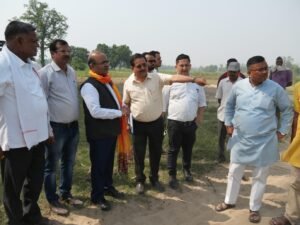 देहरादून। सचिव आपदा प्रबंधन  एवं पुनर्वास श्री विनोद कुमार सुमन ने गुरुवार को खटीमा पहुंचकर नेपाल सीमा पर  मेलाघाट में  जगबूढ़ा नदी के भू कटाव की रोकथाम के दृष्टिगत बाढ़ सुरक्षा कार्यों को लेकर स्थलीय निरक्षण किया।