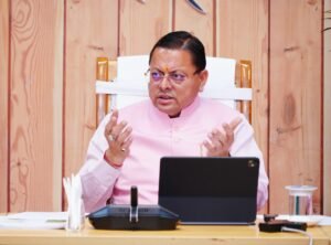 मुख्यमंत्री श्री पुष्कर सिंह धामी ने सोमवार को निजी आवास, खटीमा से समस्त जिलाधिकारियों के साथ वर्चुअल बैठक की।