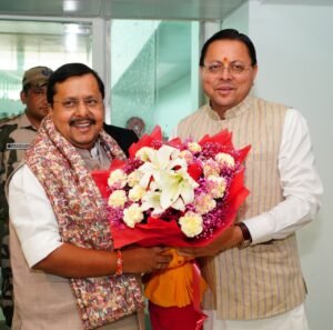 दून पहुंचे भाजपा के राष्ट्रीय अध्यक्ष नितिन नवीन, एयरपोर्ट पर पारंपरिक अंदाज में हुआ स्वागत