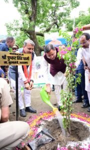 भीमताल झील के सौंदर्यीकरण हेतु झील के किनारे लगाए जाएंगे बोगनबेलिया के पौधे, विश्व पर्यावरण दिवस  के अवसर पर मुख्यमंत्री पुष्कर सिंह धामी ने की पौधारोपण की शुरुआत