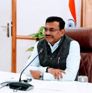 मुख्य सचिव आनंद बर्धन की अध्यक्षता में सचिवालय सभागार में REAP (ग्रामीण वेग वृद्धि उद्यम परियोजना- ग्रामोत्थान) एवं लखपति दीदी योजना की समीक्षा बैठक आयोजित की गई।