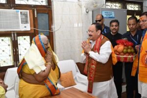 केंद्रीय स्वास्थ्य एवं परिवार कल्याण मंत्री श्री जे.पी. नड्डा एवं  मुख्यमंत्री श्री पुष्कर सिंह धामी ने शनिवार को शांतिकुंज पहुंचकर गायत्री परिवार की अधिष्ठात्री श्रद्धेया शैलदीदी से भेंट की।