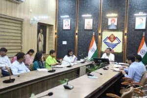 जिलाधिकारी ने कहा कि विकास परियोजनाओं के सर्वेक्षण एवं क्रियान्वयन के दौरान वन संपदा को न्यूनतम क्षति पहुंचे।