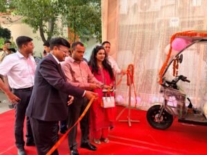 स्वच्छता एवं पर्यावरण संरक्षण की दिशा में एकम्स फाउंडेशन की बड़ी पहल, जिलाधिकारी ने किया ई-लोडरों का शुभारंभ