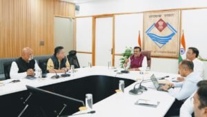 मुख्य सचिव श्री आनन्द बर्द्धन की अध्यक्षता में मंगलवार को सचिवालय में सचिव समिति की  बैठक आयोजित हुयी। बैठक में सचिवगणों को महत्त्वपूर्ण दिशा निर्देश दिए गए।