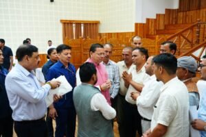 मुख्यमंत्री ने मुख्यमंत्री कैंप कार्यालय में सुनीं जन समस्याएं  ; जन समस्याओं का प्राथमिकता के आधार पर शीघ्र समाधान सुनिश्चित करने के दिए निर्देश