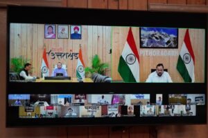 मुख्यमंत्री ने समस्त जिलाधिकारियों के साथ की वर्चुअल बैठक  15 अक्टूबर तक किसी भी स्थिति में प्रदेश की सभी सड़कों को किया जाए गड्ढामुक्त