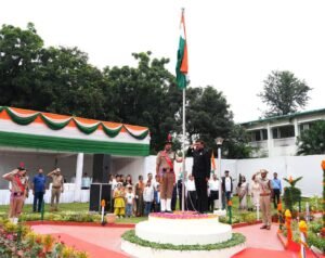 स्वतंत्रता दिवस पर मुख्य सचिव ने सुशासन, विकसित उत्तराखण्ड और हिमालय संरक्षण का लिया संकल्प