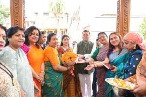 मुख्यमंत्री को प्रदेशभर से आई बहनों ने बांधा रक्षा सूत्र;  मुख्यमंत्री ने बहनों का जताया आभार, रक्षा बन्धन की दी शुभकामनाएं