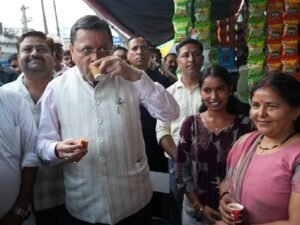 स्थानीय दुकानदारों और नागरिकों से आत्मीय संवाद कर बोले मुख्यमंत्री—स्थानीय उत्पादों और छोटे कारोबारियों को प्रोत्साहन देना हम सभी की सामूहिक जिम्मेदारी