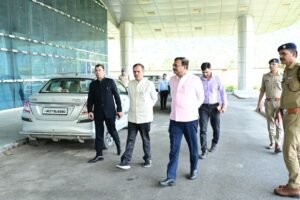 चिन्यालीसौड़ हवाई पट्टी पहुंचे मुख्य सचिव आनंद बर्द्धन, सामरिक और बुनियादी सुविधाओं का लिया जायजा
