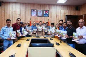 मुख्यमंत्री श्री पुष्कर सिंह धामी ने उत्तराखंड प्रेस क्लब की स्मारिका ‘गुलदस्ता’ का किया विमोचन
