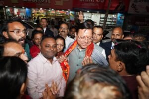 ऋषिकेश में  मुख्यमंत्री श्री पुष्कर सिंह धामी का स्थानीय लोगों एवं युवाओं ने किया भव्य स्वागत